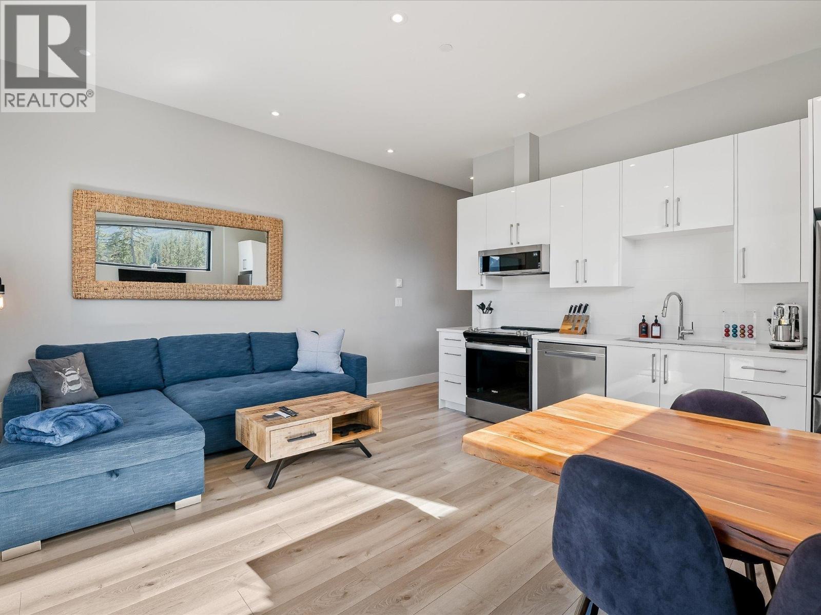 9292 STELLAR'S WAY, Whistler