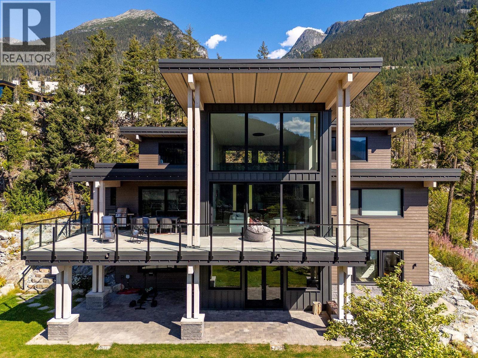 9292 STELLAR'S WAY, Whistler