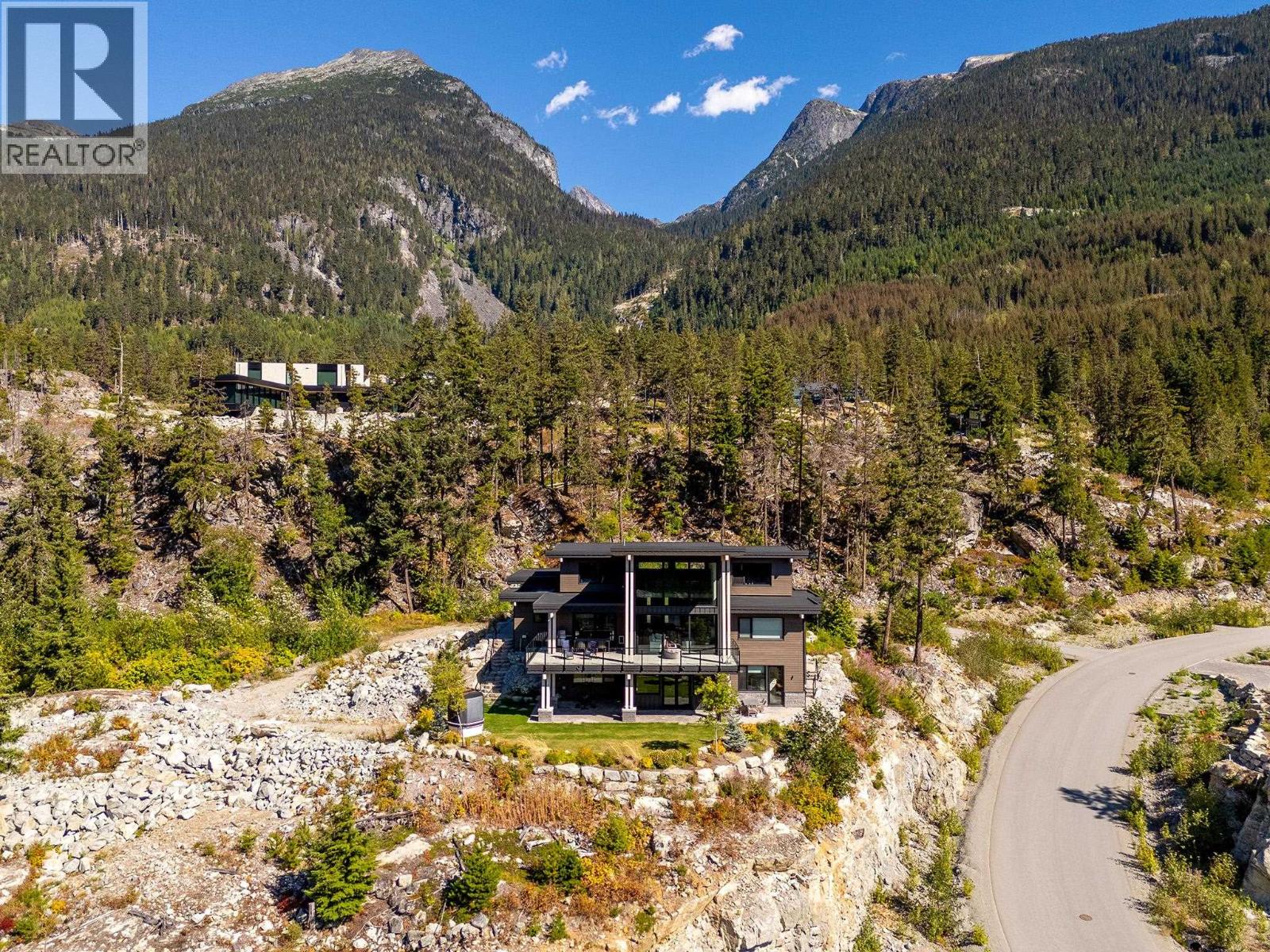9292 STELLAR'S WAY, Whistler