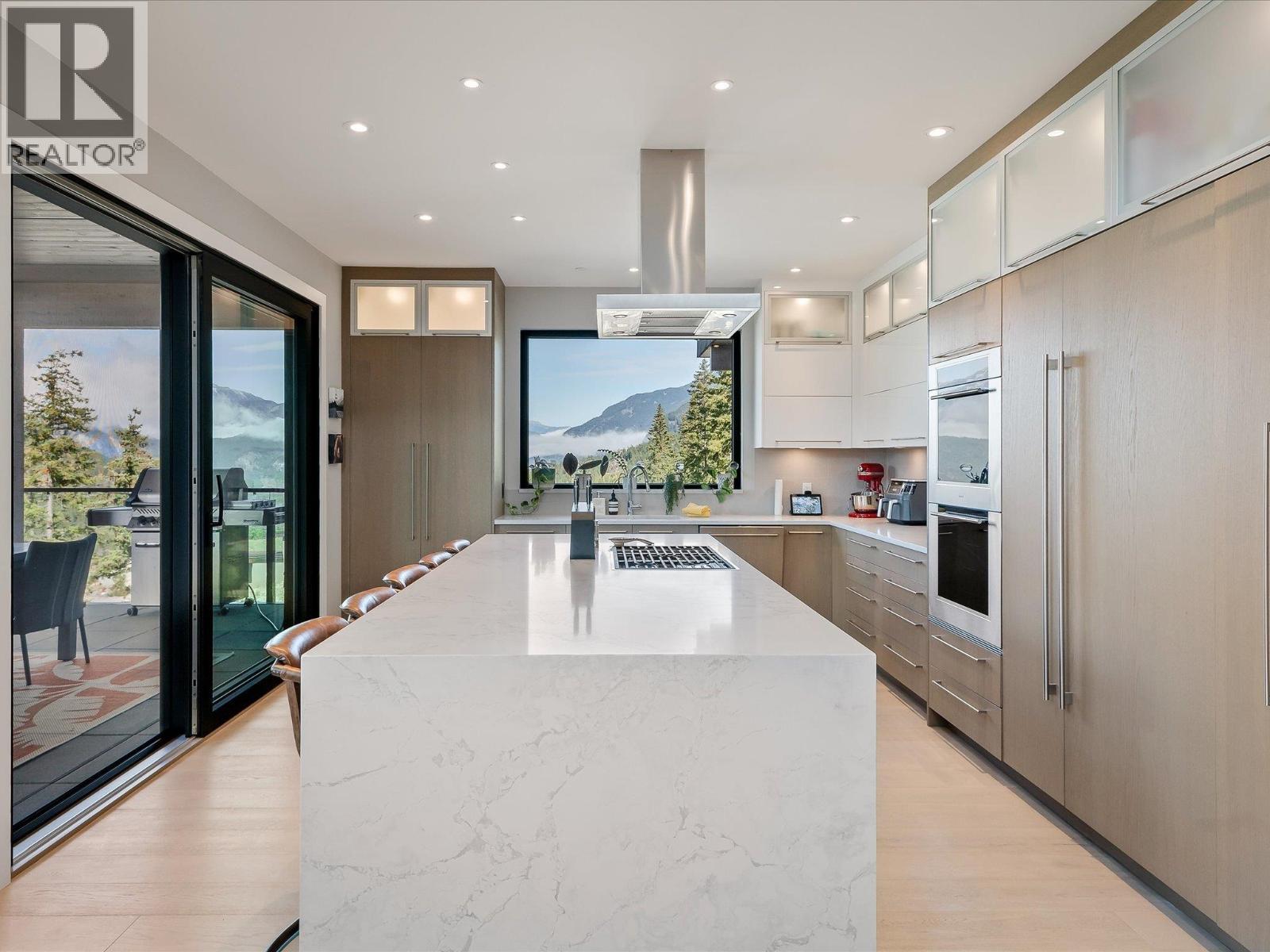 9292 STELLAR'S WAY, Whistler