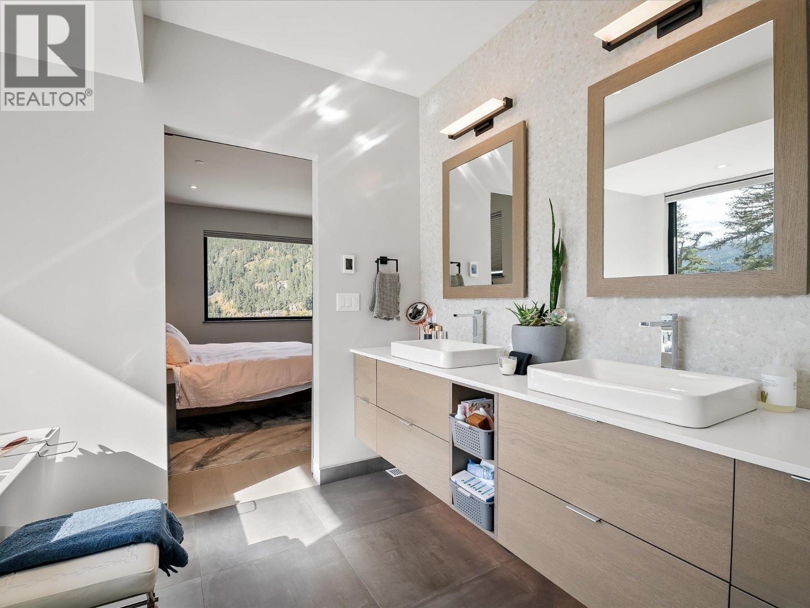 9292 STELLAR'S WAY, Whistler