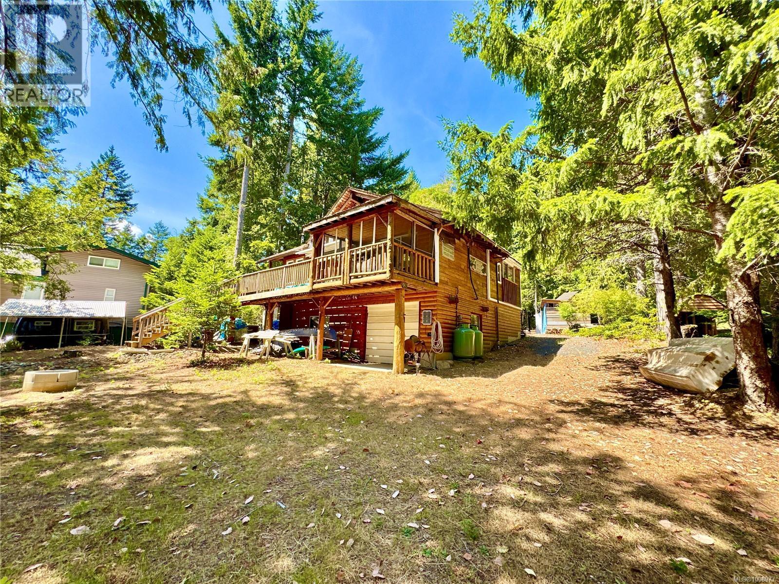 Photo 5 of 3148 Bay Rd, Qualicum Beach BC