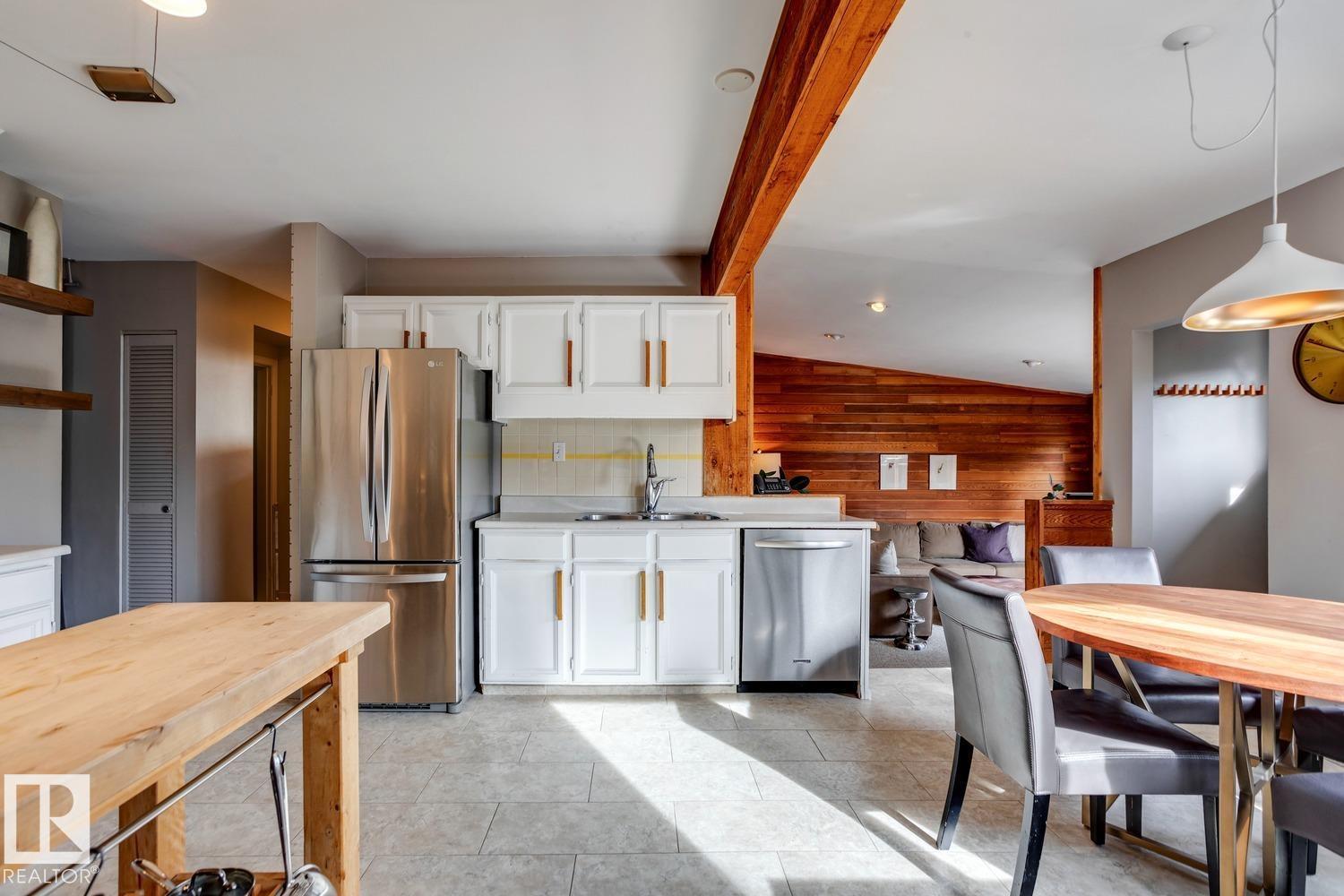 Photo 13 of 4907 114 B St Nw, Edmonton AB