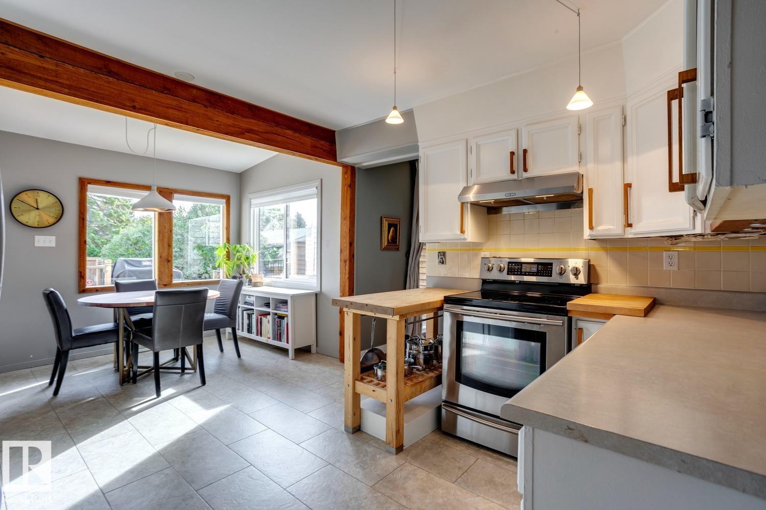 Photo 14 of 4907 114 B St Nw, Edmonton AB