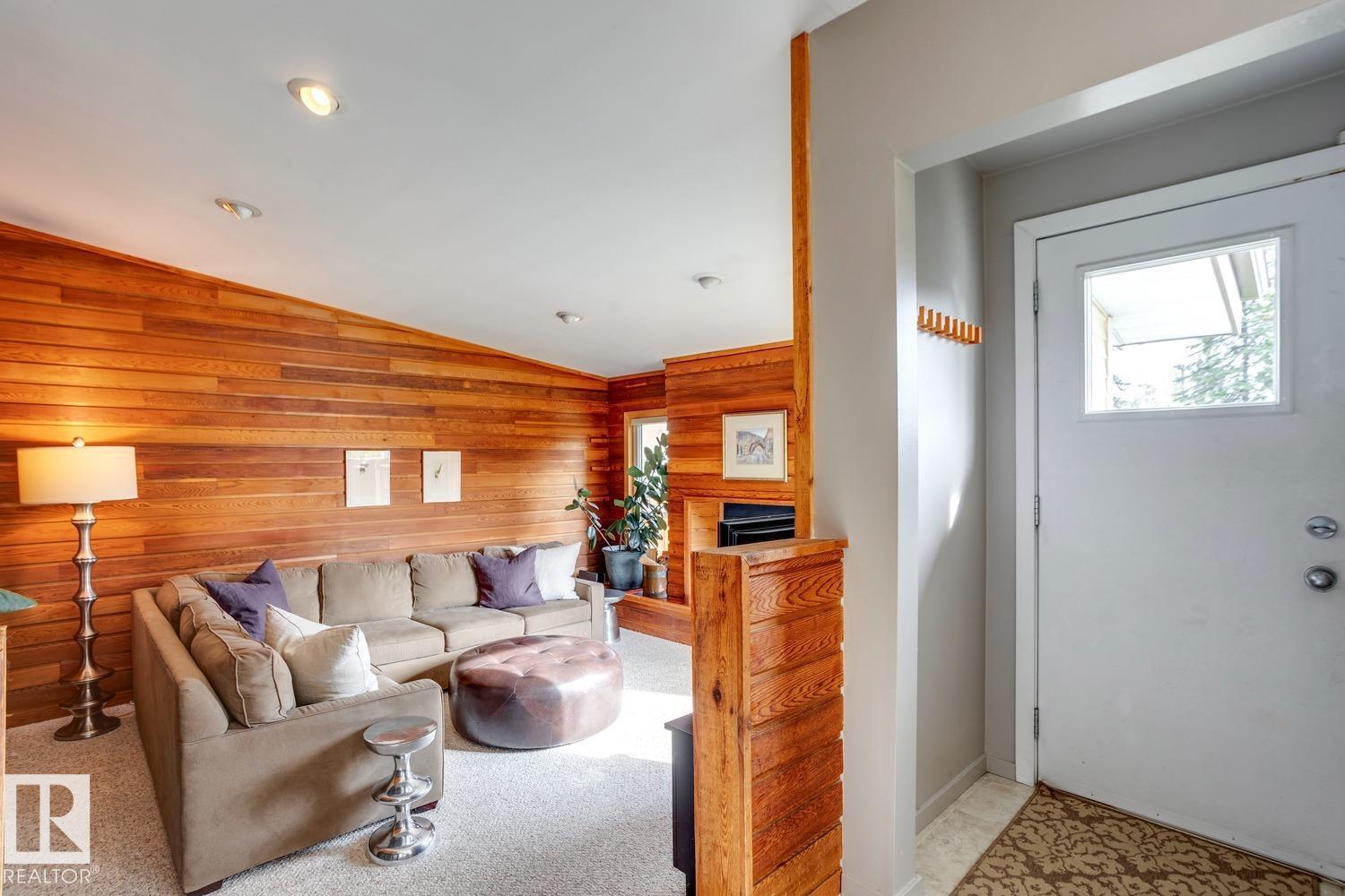 Photo 8 of 4907 114 B St Nw, Edmonton AB