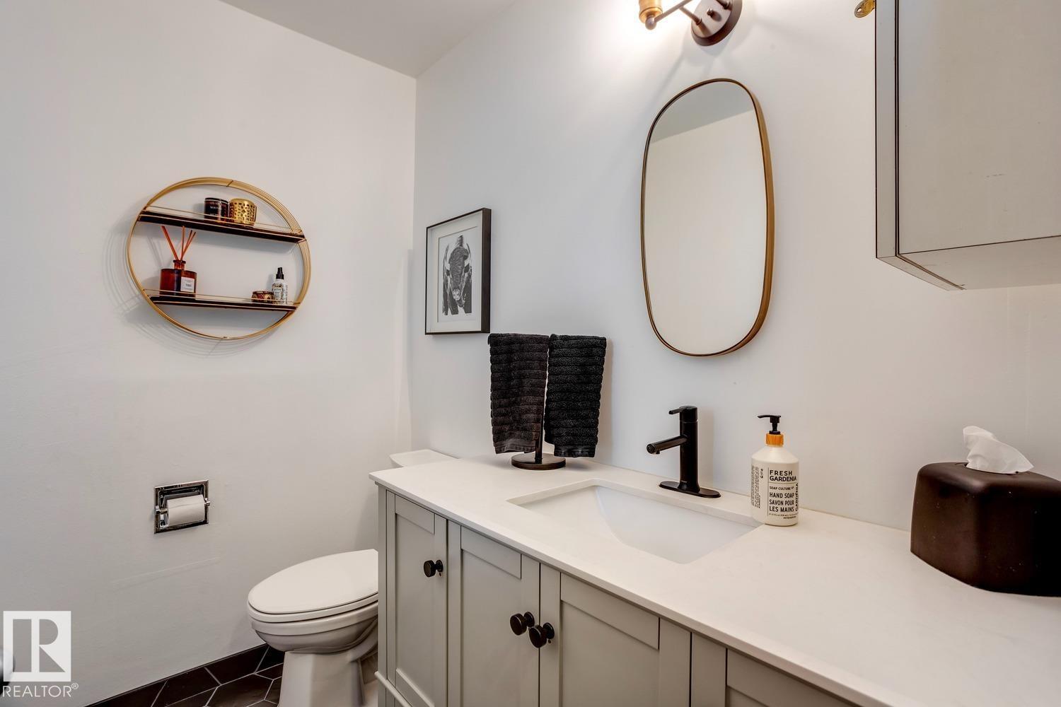 Photo 15 of 4907 114 B St Nw, Edmonton AB