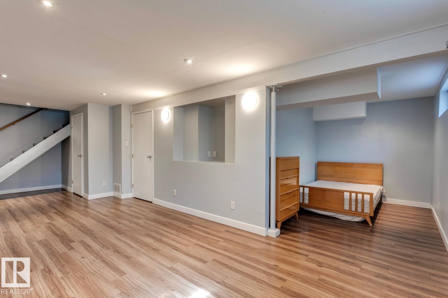 Photo 23 of 4907 114 B St Nw, Edmonton AB