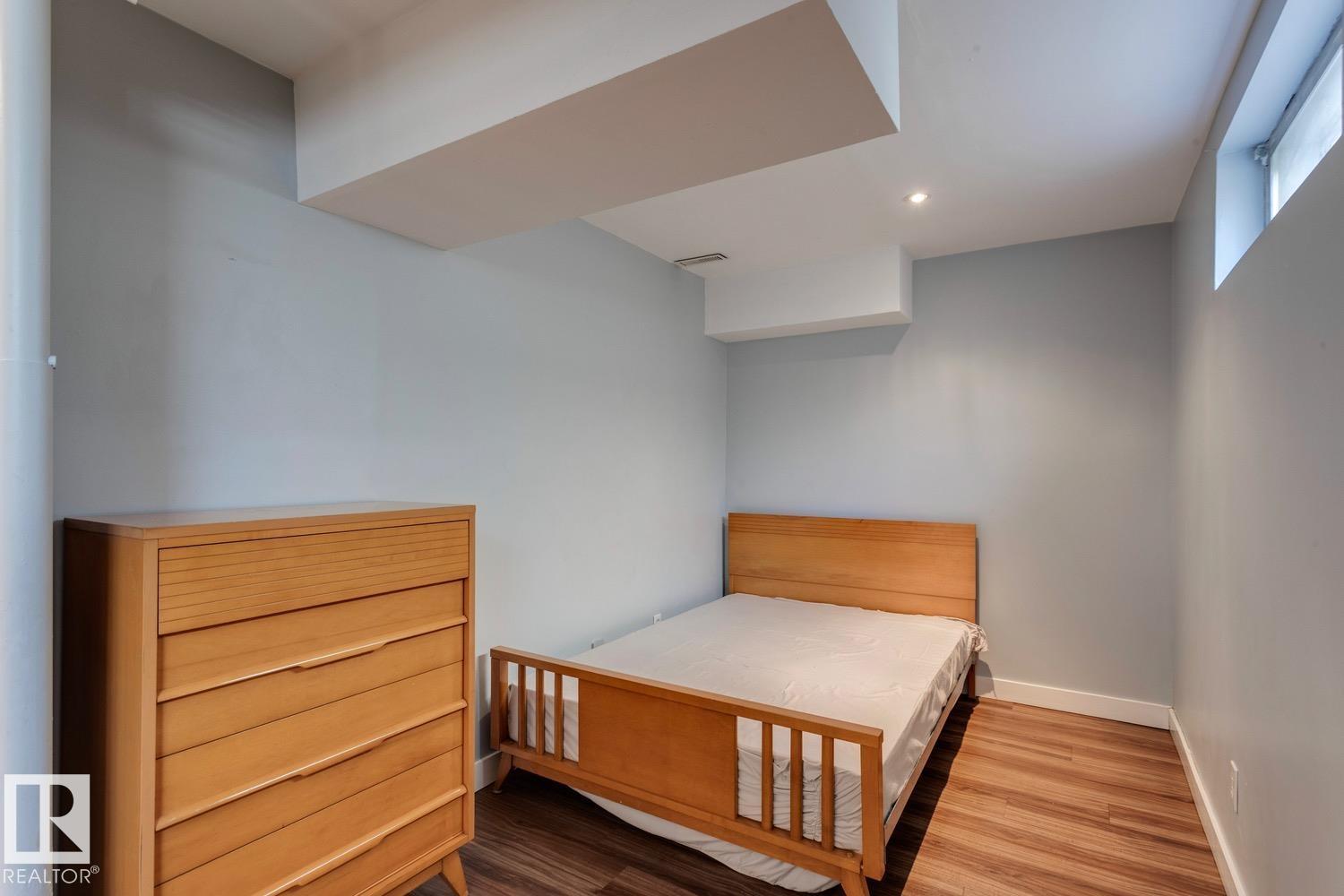 Photo 11 of 4907 114 B St Nw, Edmonton AB