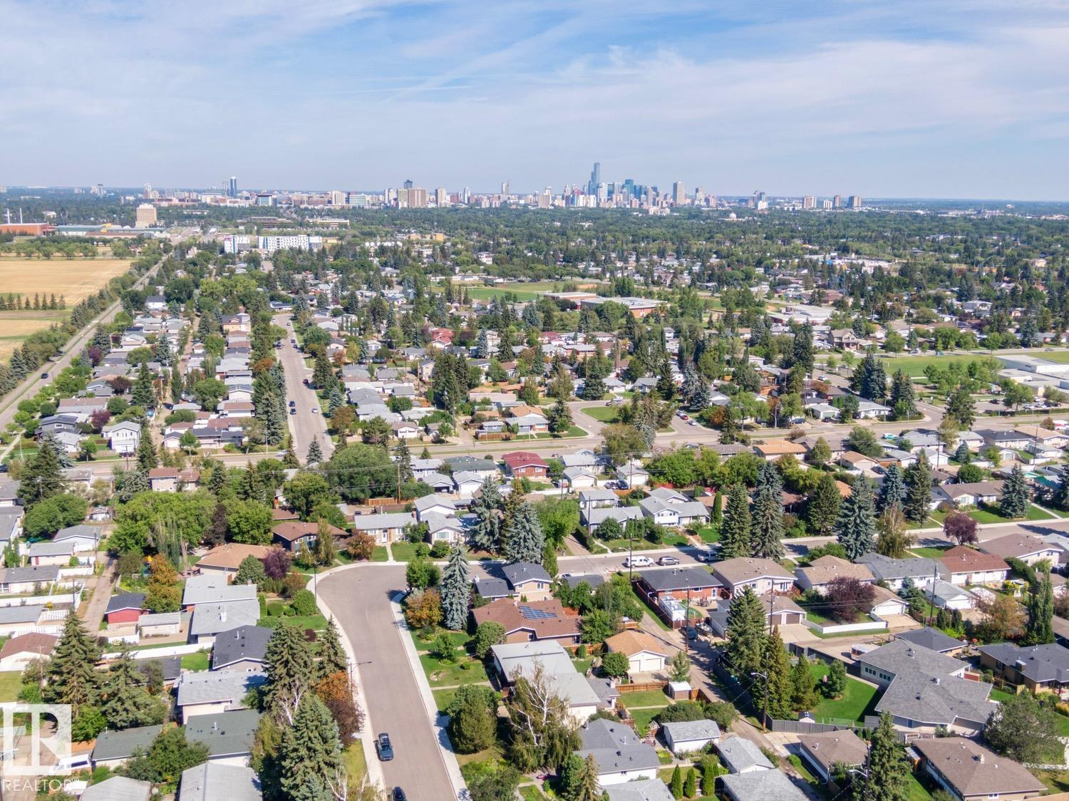 Photo 6 of 4907 114 B St Nw, Edmonton AB