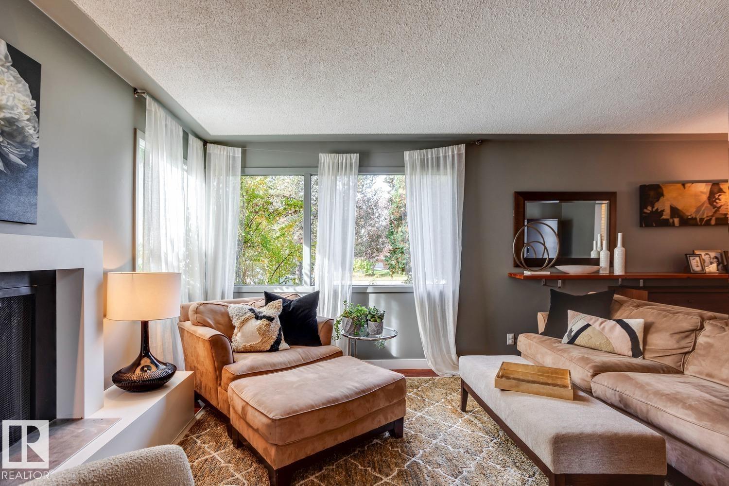 Photo 4 of 4907 114 B St Nw, Edmonton AB