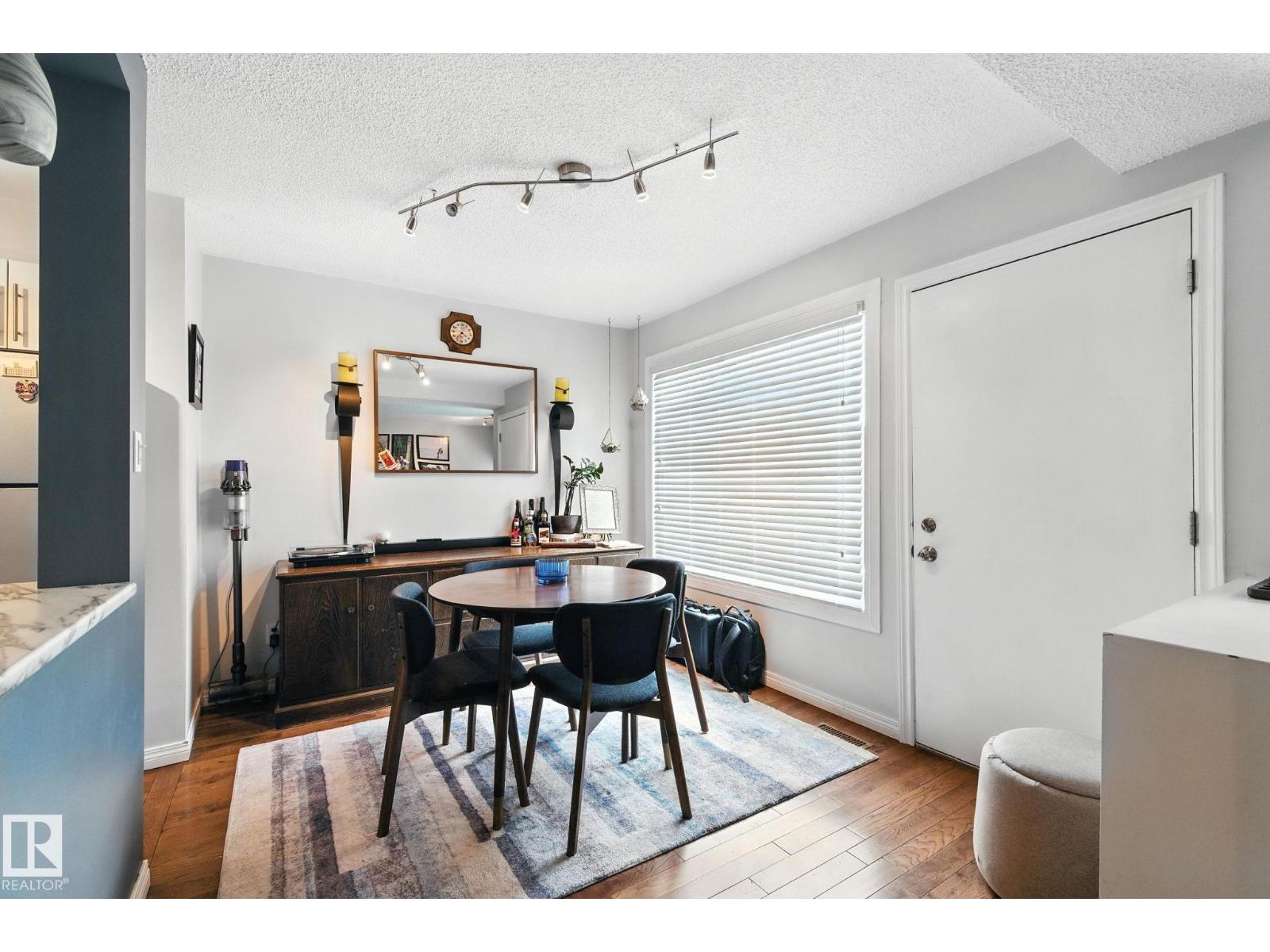 Photo 16 of 32 3812 20 Av Nw, Edmonton AB