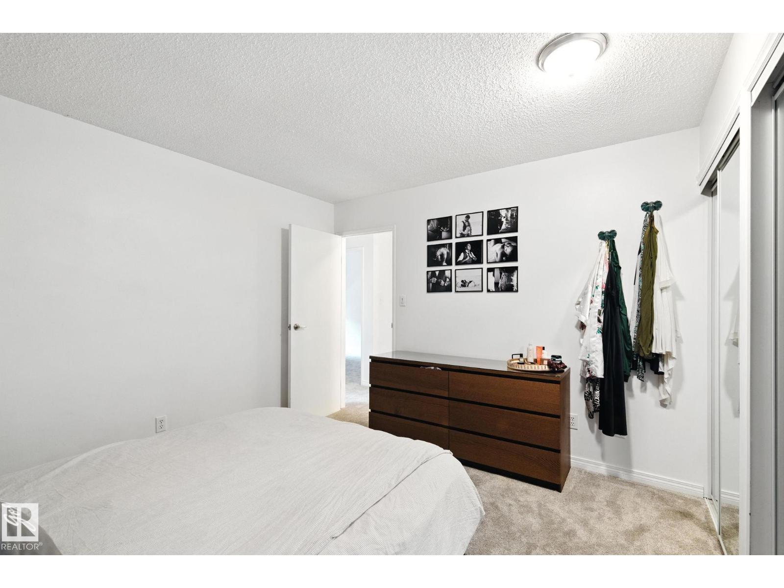 Photo 11 of 32 3812 20 Av Nw, Edmonton AB