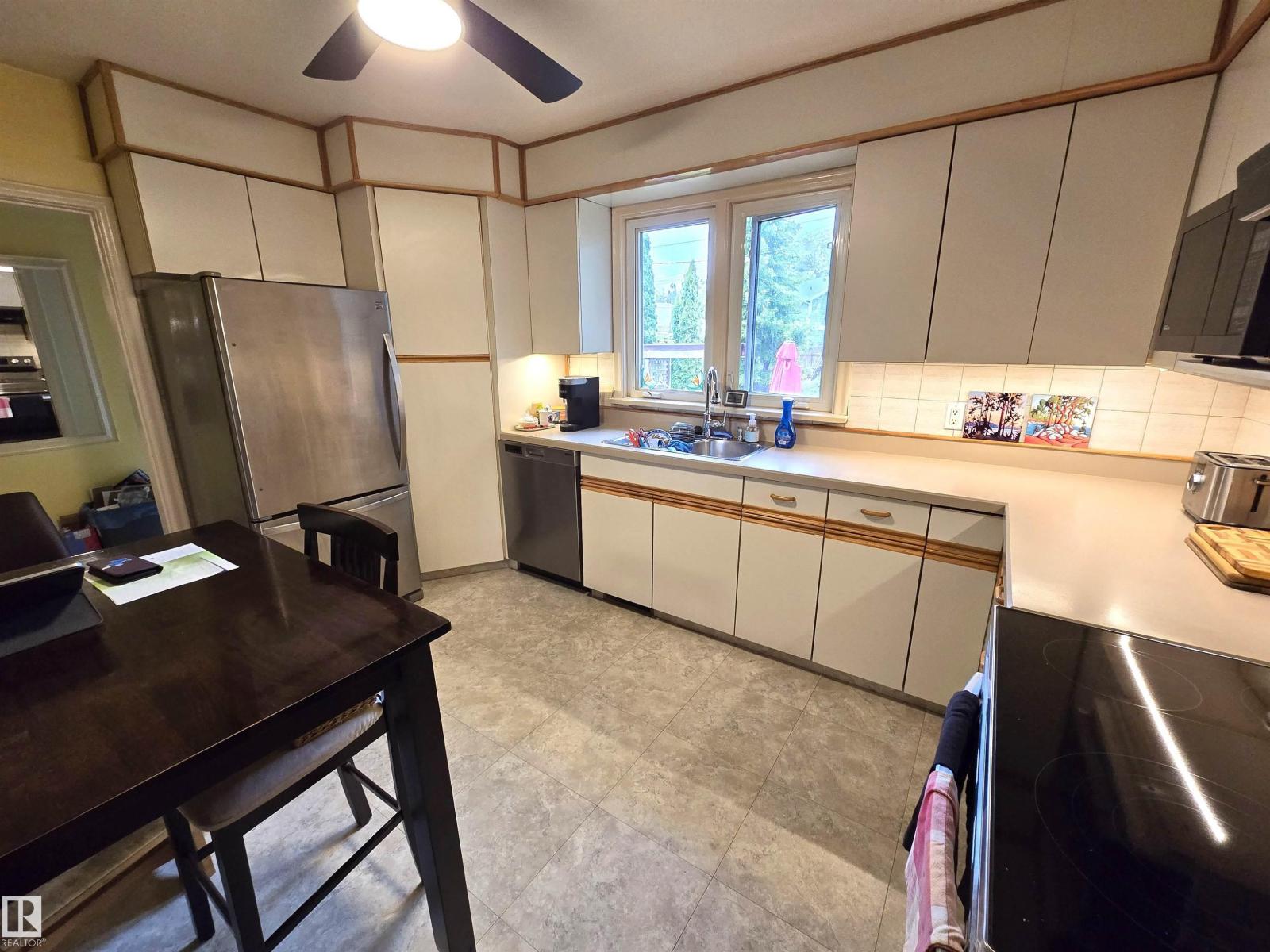 Photo 21 of 13924 107 A Av Nw, Edmonton AB