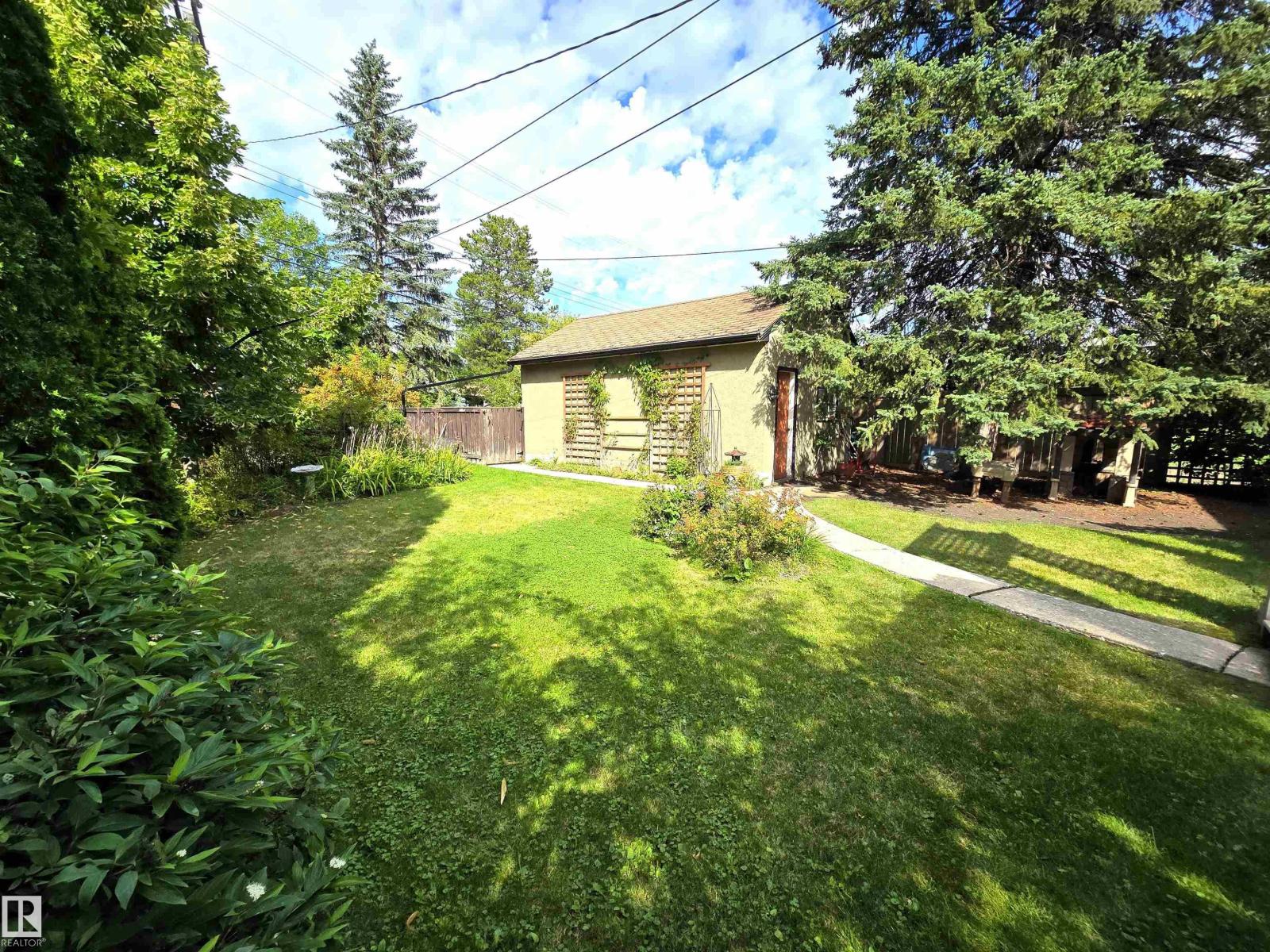 Photo 7 of 13924 107 A Av Nw, Edmonton AB
