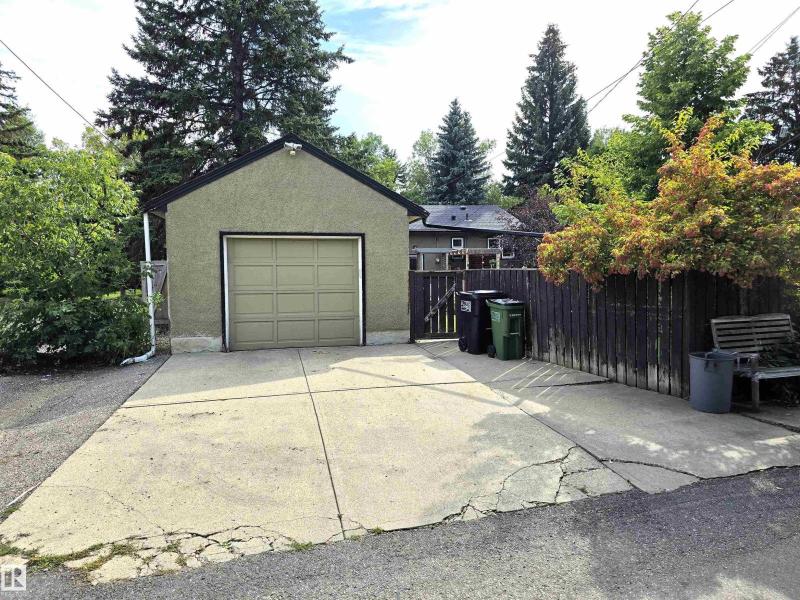 Photo 34 of 13924 107 A Av Nw, Edmonton AB