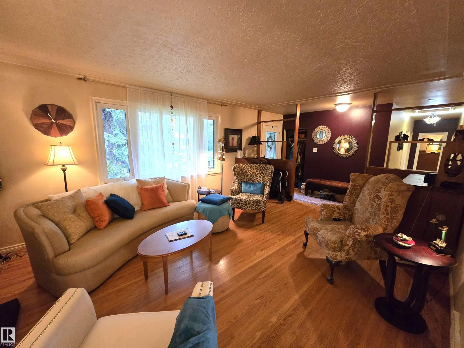 Photo 6 of 13924 107 A Av Nw, Edmonton AB