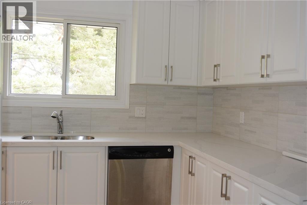Photo 4 of 142 Longwood Drive Unit Unit 1, Waterloo ON