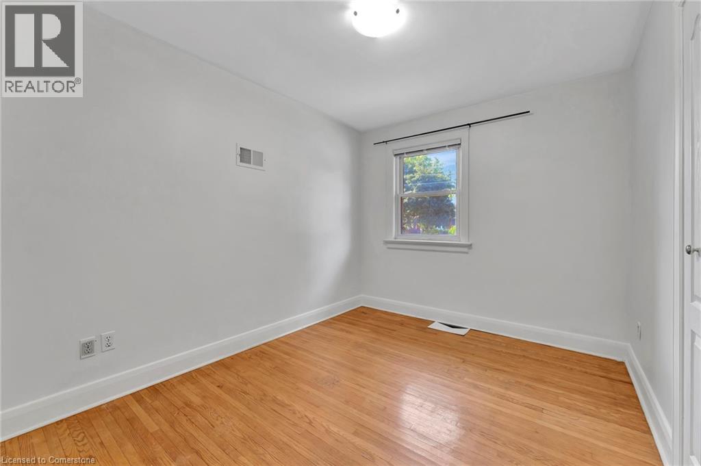 Photo 16 of 154 Brentwood Avenue, Kitchener ON