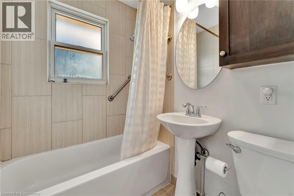 Photo 2 of 154 Brentwood Avenue, Kitchener ON