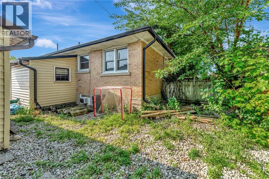 Photo 15 of 154 Brentwood Avenue, Kitchener ON