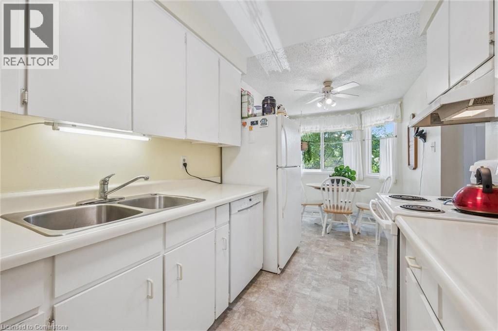 Photo 10 of 40 Silvercreek Parkway N Unit 30, Guelph ON