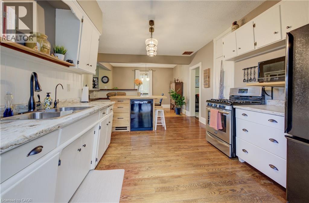 Photo 17 of 164 Queen Street E, Cambridge ON