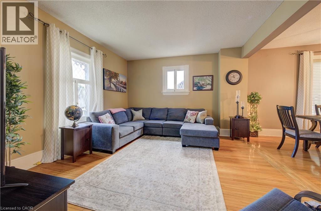Photo 6 of 164 Queen Street E, Cambridge ON