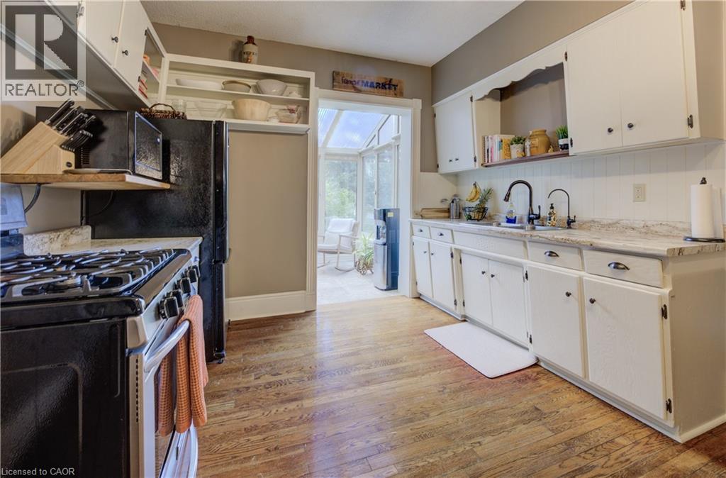 Photo 7 of 164 Queen Street E, Cambridge ON
