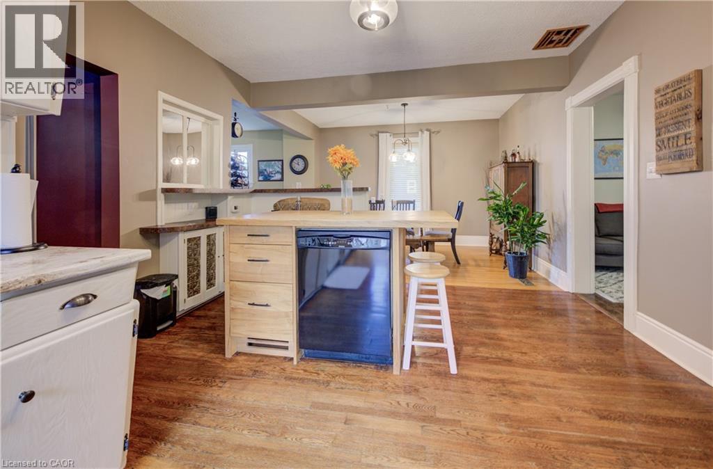 Photo 22 of 164 Queen Street E, Cambridge ON