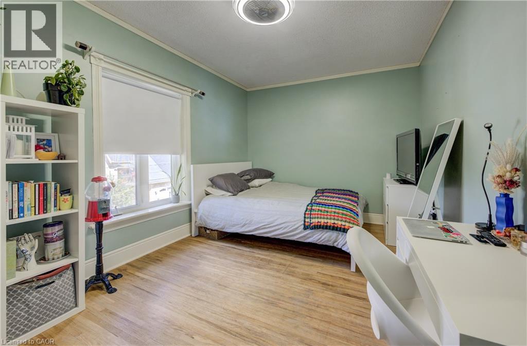 Photo 10 of 164 Queen Street E, Cambridge ON