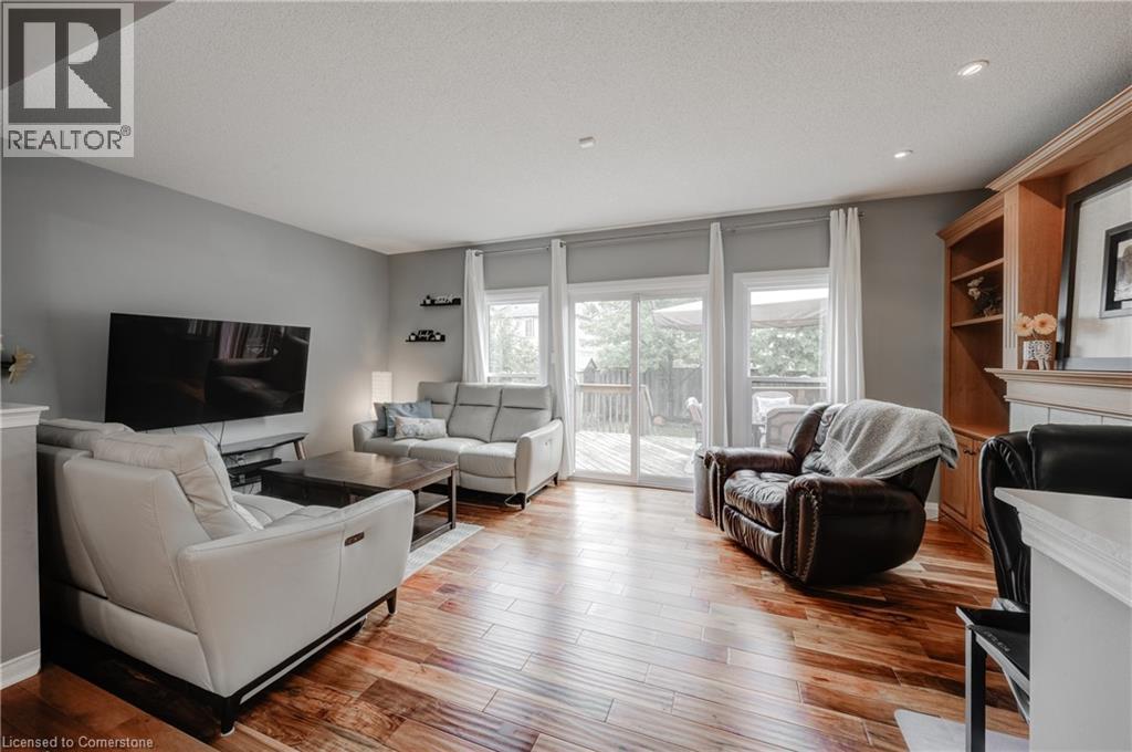 Photo 4 of 22 Pebblecreek Drive, Kitchener ON