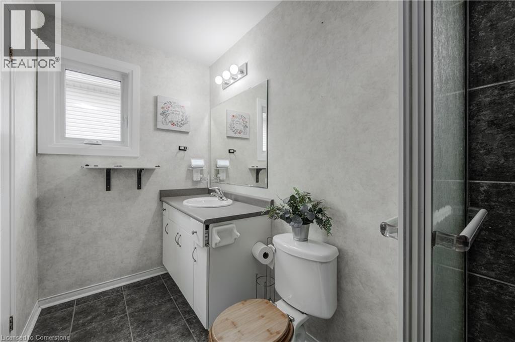 Photo 8 of 22 Pebblecreek Drive, Kitchener ON