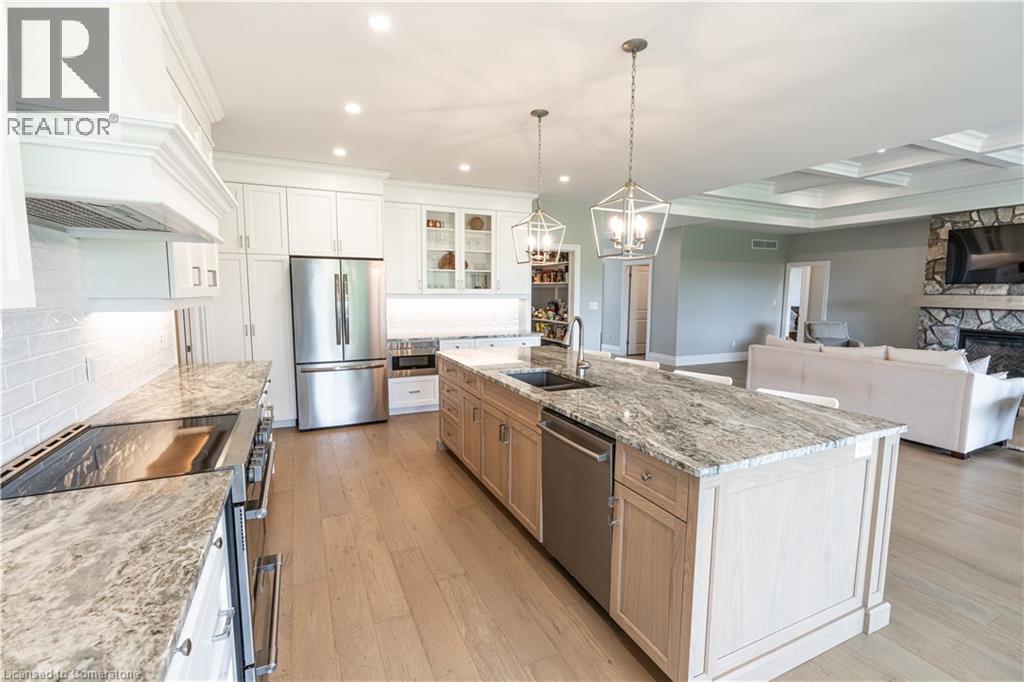 Photo 6 of 21 Hudson Drive, Brantford ON