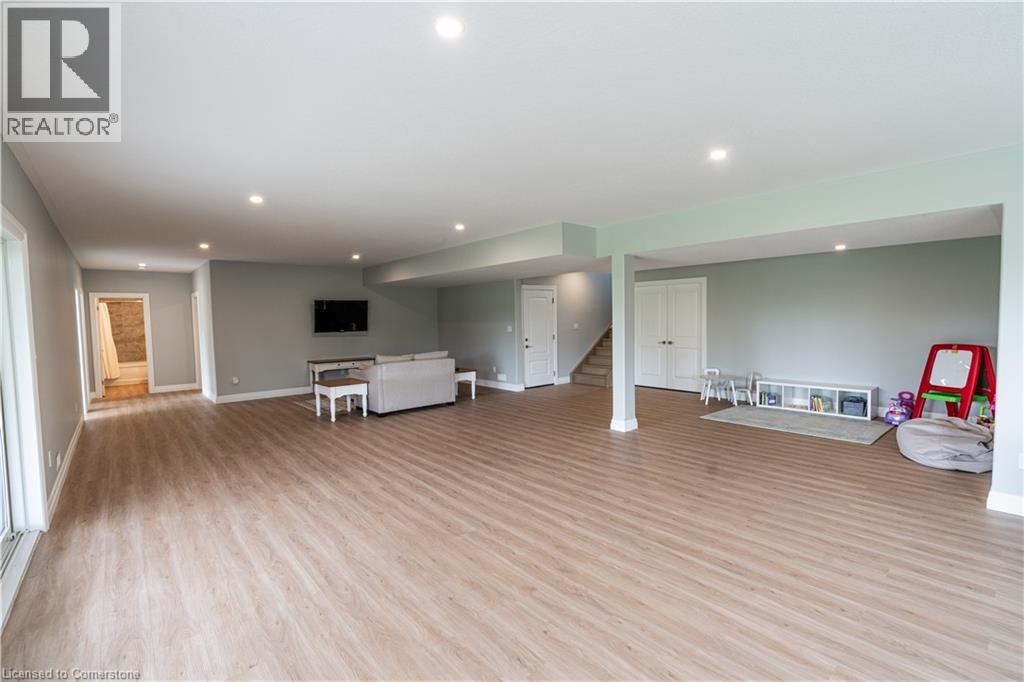 Photo 41 of 21 Hudson Drive, Brantford ON