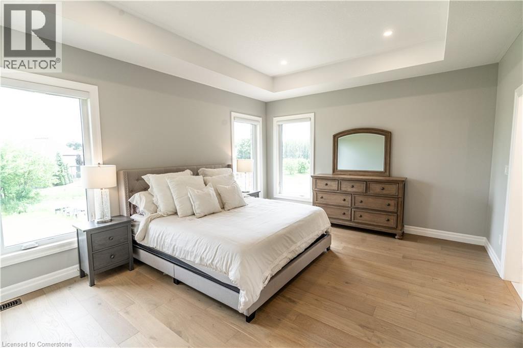 Photo 14 of 21 Hudson Drive, Brantford ON