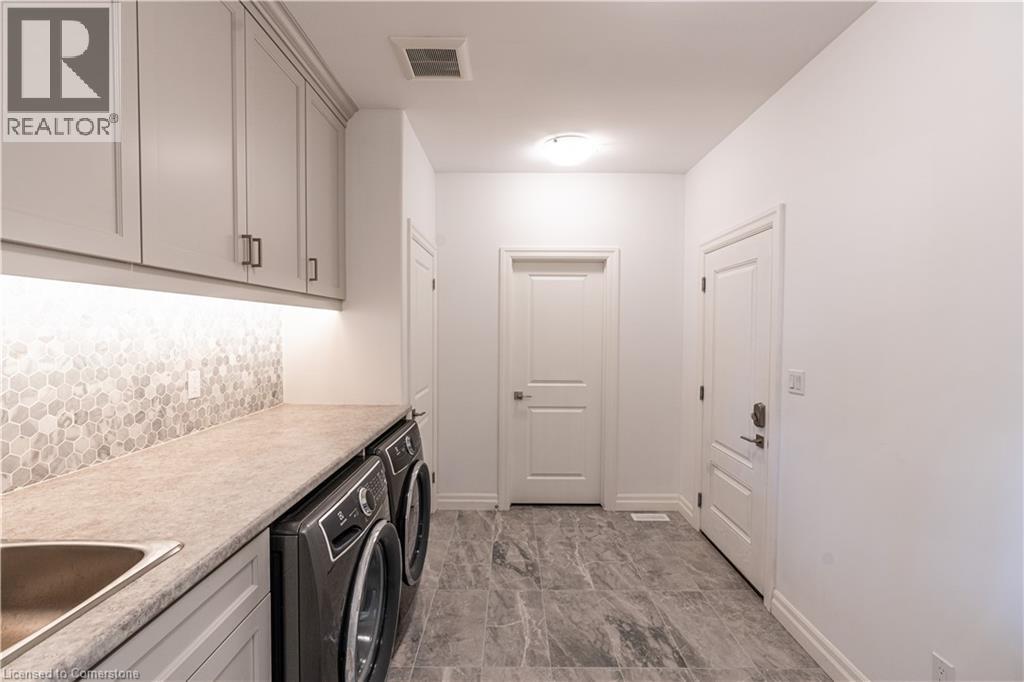 Photo 9 of 21 Hudson Drive, Brantford ON