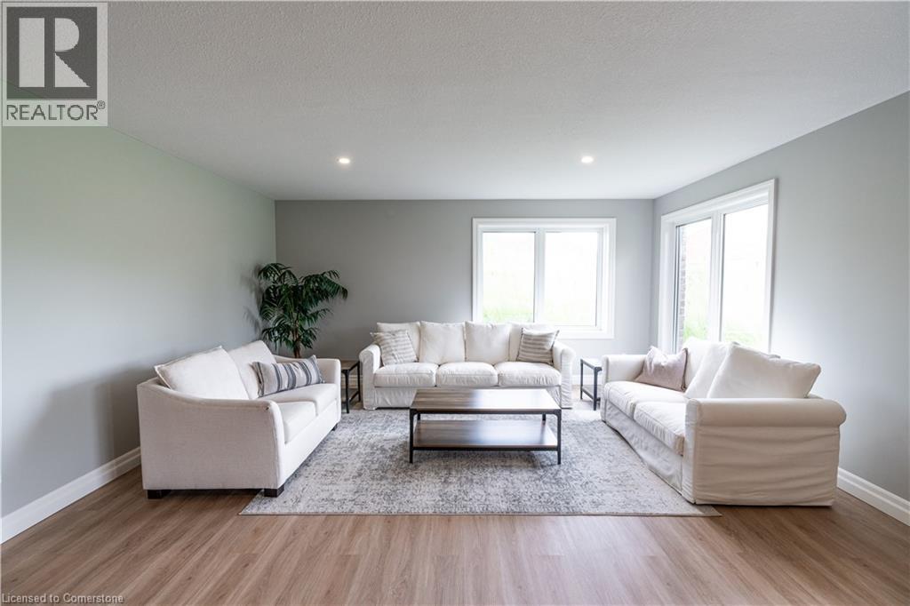 Photo 18 of 21 Hudson Drive, Brantford ON