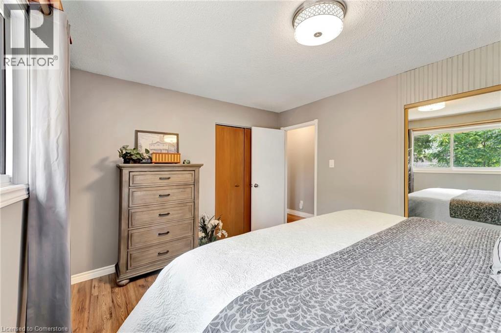 Photo 2 of 11 Brassey Court, Kitchener ON