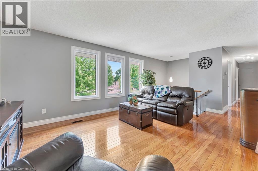 Photo 7 of 11 Brassey Court, Kitchener ON