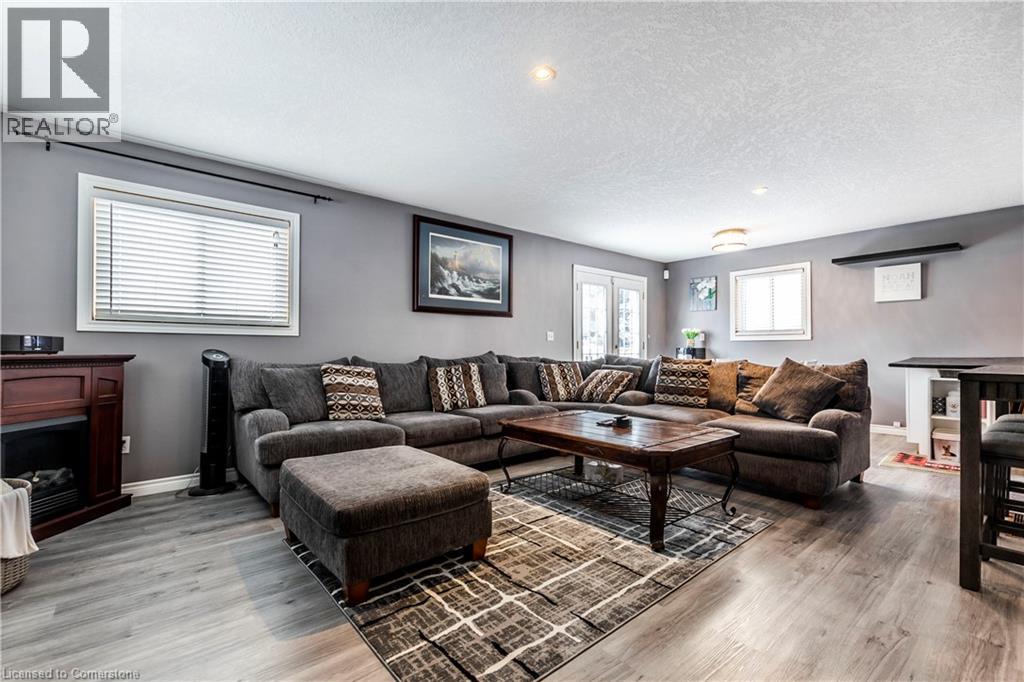 Photo 13 of 75 Sekura Crescent, Cambridge ON