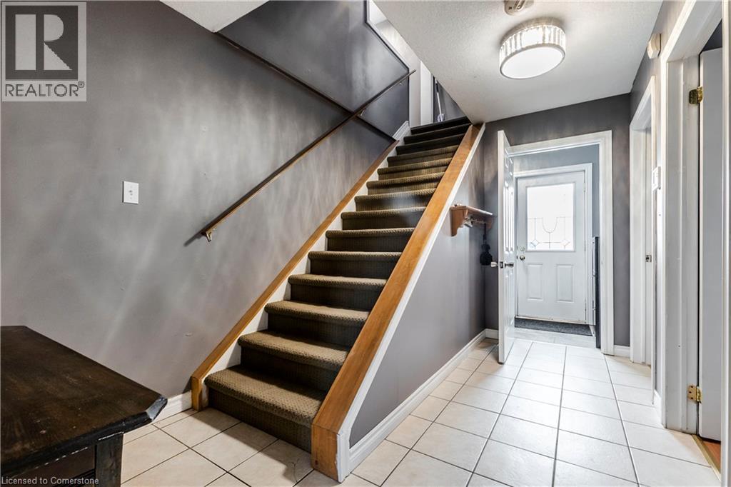 Photo 23 of 75 Sekura Crescent, Cambridge ON