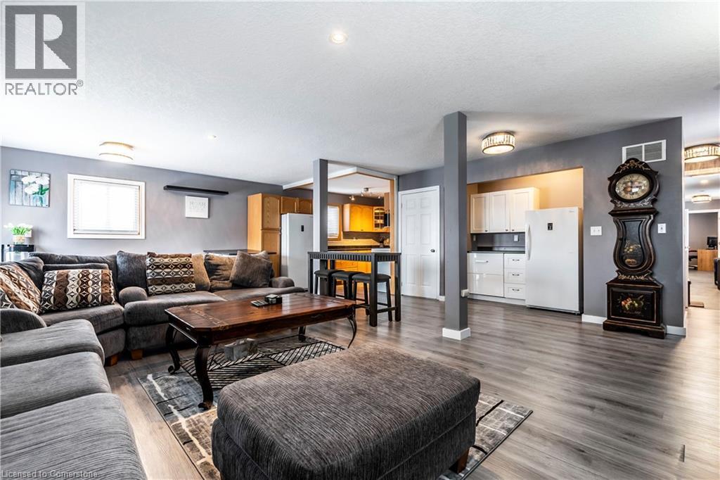 Photo 39 of 75 Sekura Crescent, Cambridge ON