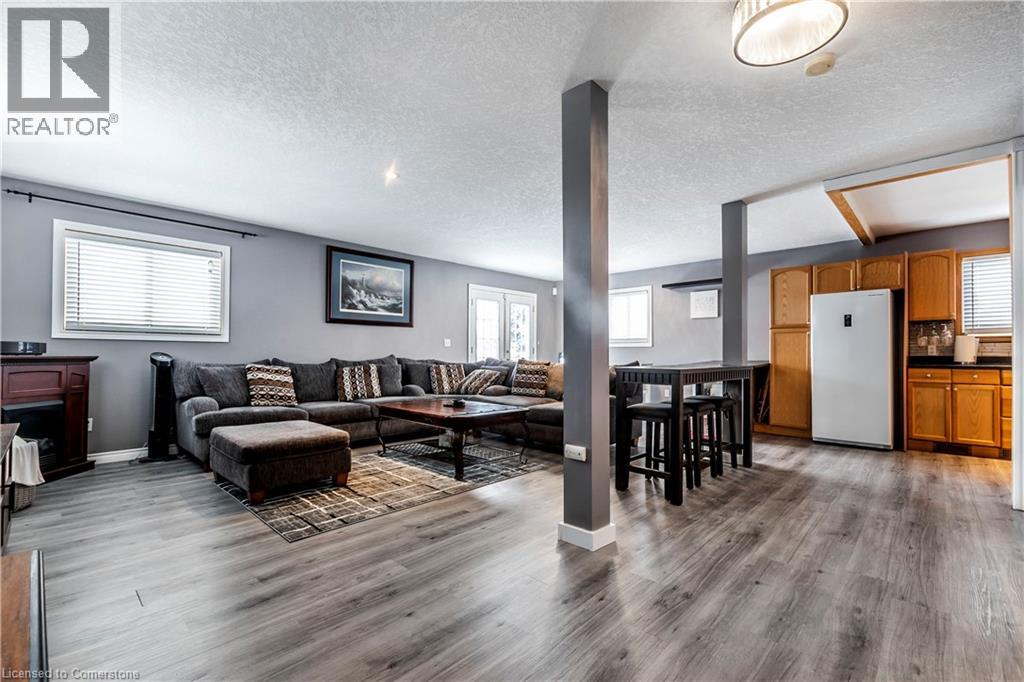 Photo 6 of 75 Sekura Crescent, Cambridge ON