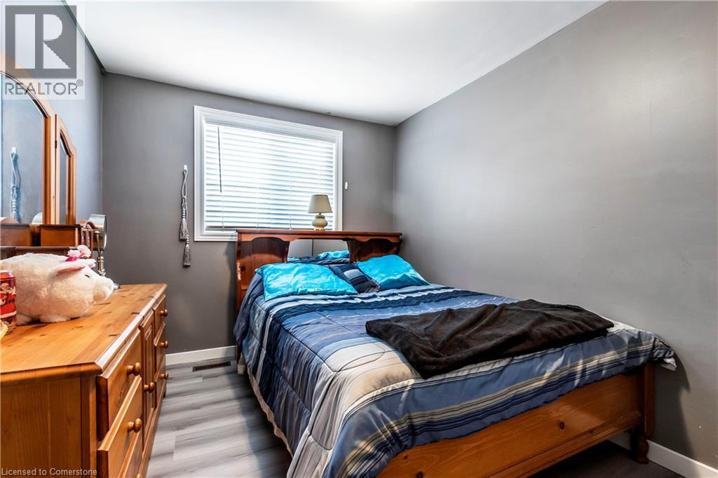 Photo 42 of 75 Sekura Crescent, Cambridge ON