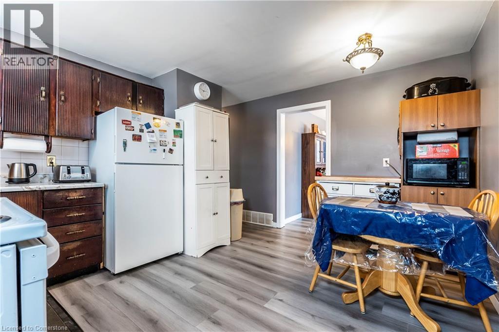 Photo 5 of 75 Sekura Crescent, Cambridge ON