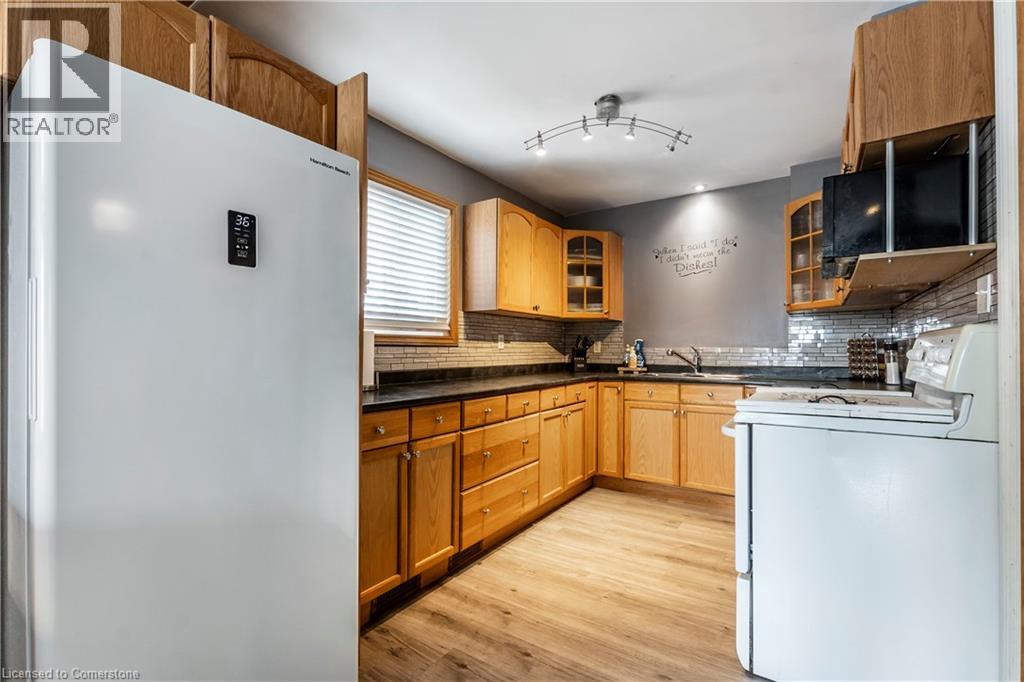 Photo 2 of 75 Sekura Crescent, Cambridge ON