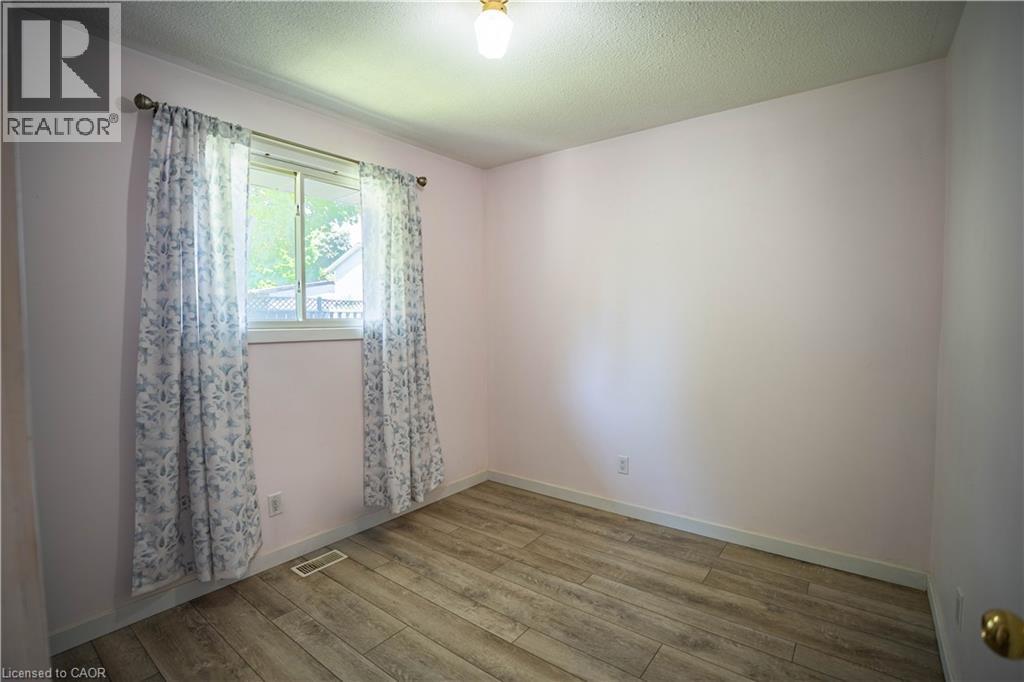 Photo 17 of 271 South Drive, Simcoe ON
