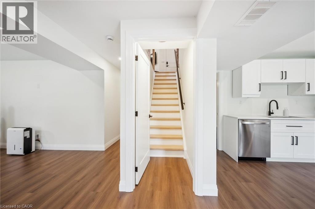 Photo 23 of 56 Sweeney Crescent, Cambridge ON
