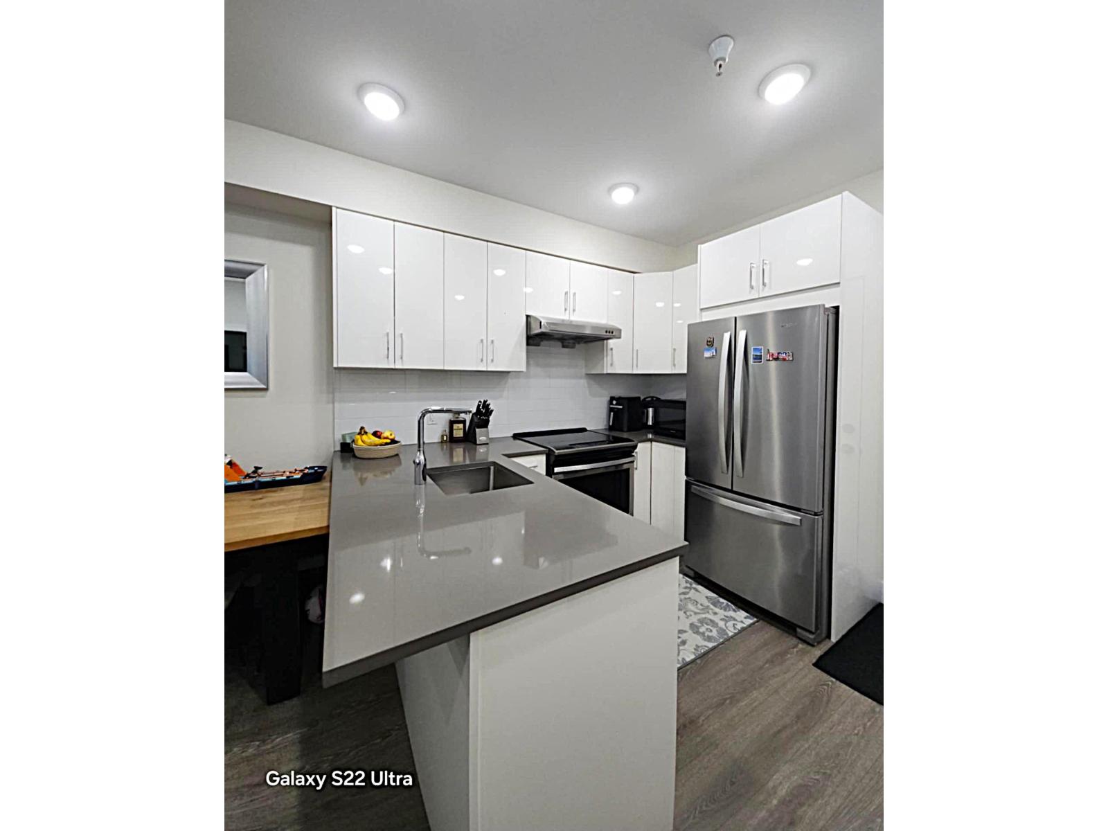 Photo 15 of 409 15351 101 Avenue, Surrey BC