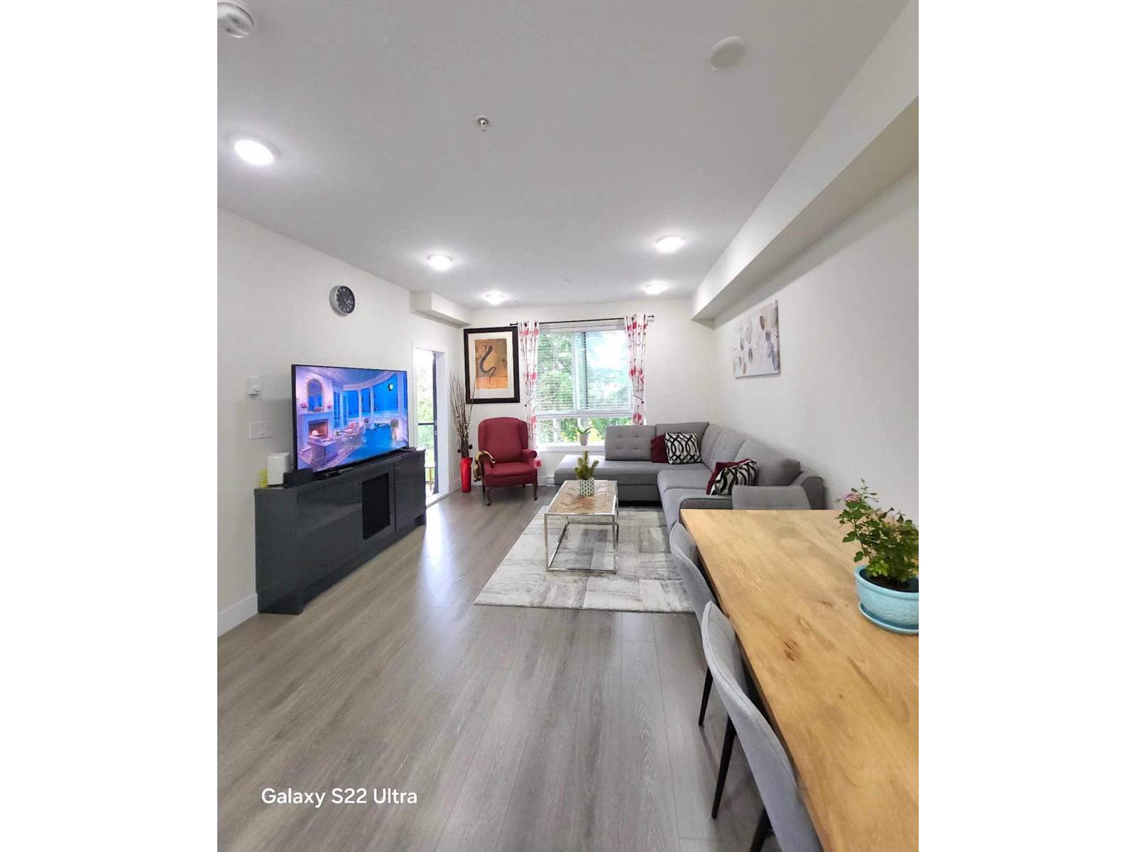Photo 1 of 409 15351 101 Avenue, Surrey BC